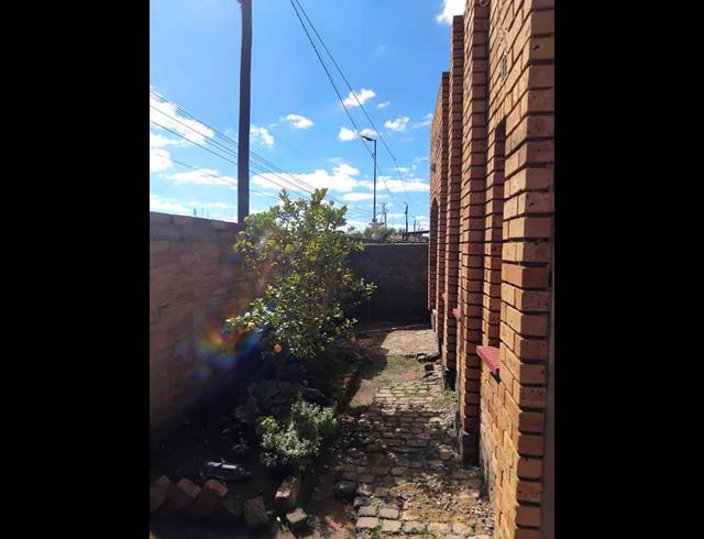 2 BEDROOM HOUSE FOR SALE IN THULANI
